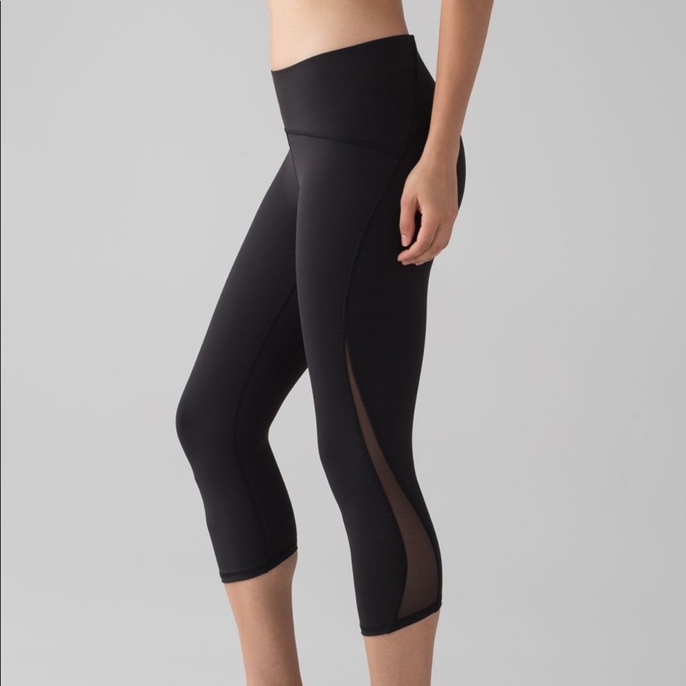 ❌sold❌ Lululemon train times crop